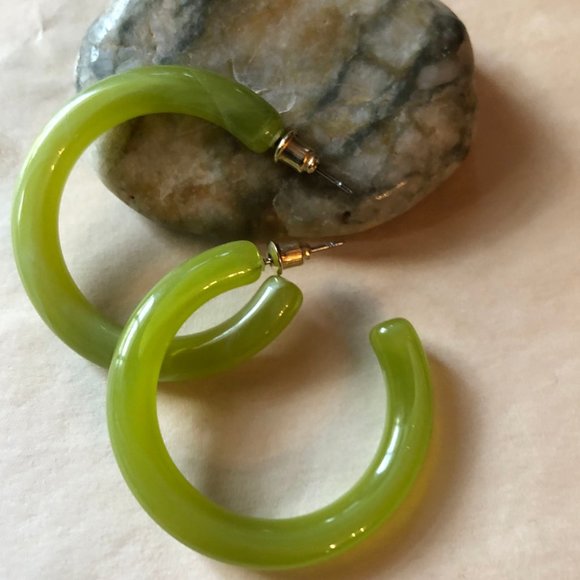 $15 💚 2 For $20 Vintage Style Green Acrylic Hoop Earrings - Picture 3 of 7